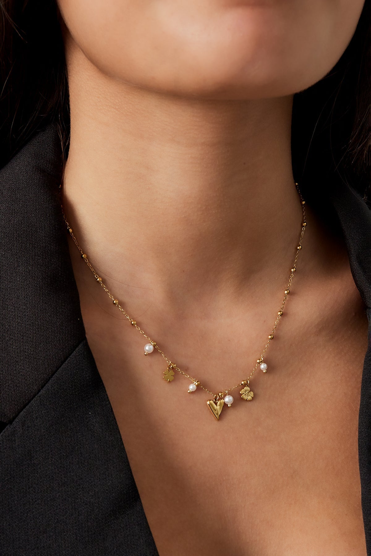 Sanne – Ketting met witte en gouden details