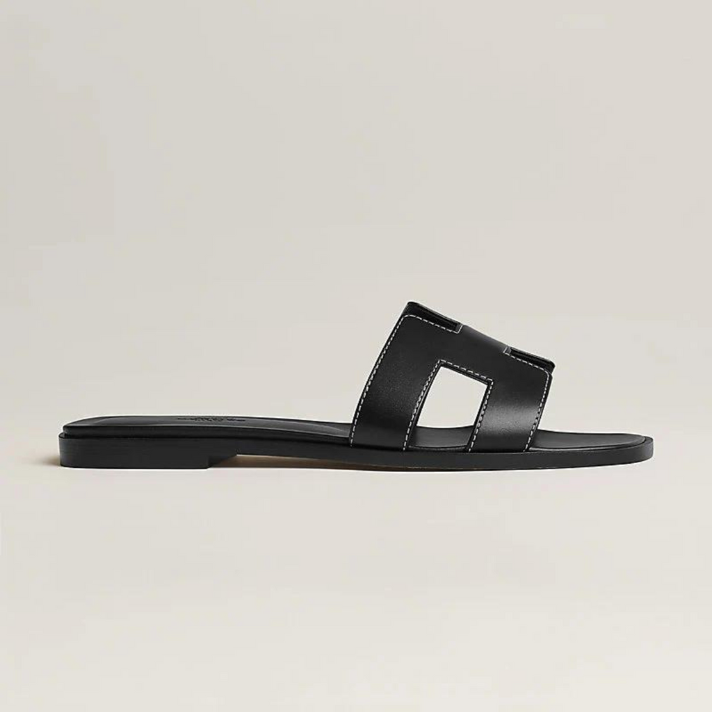 Sophie – Vegan leren slippers met iconische H-vorm