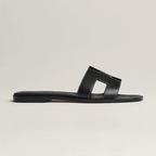 Sophie – Vegan leren slippers met iconische H-vorm