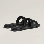 Sophie – Vegan leren slippers met iconische H-vorm