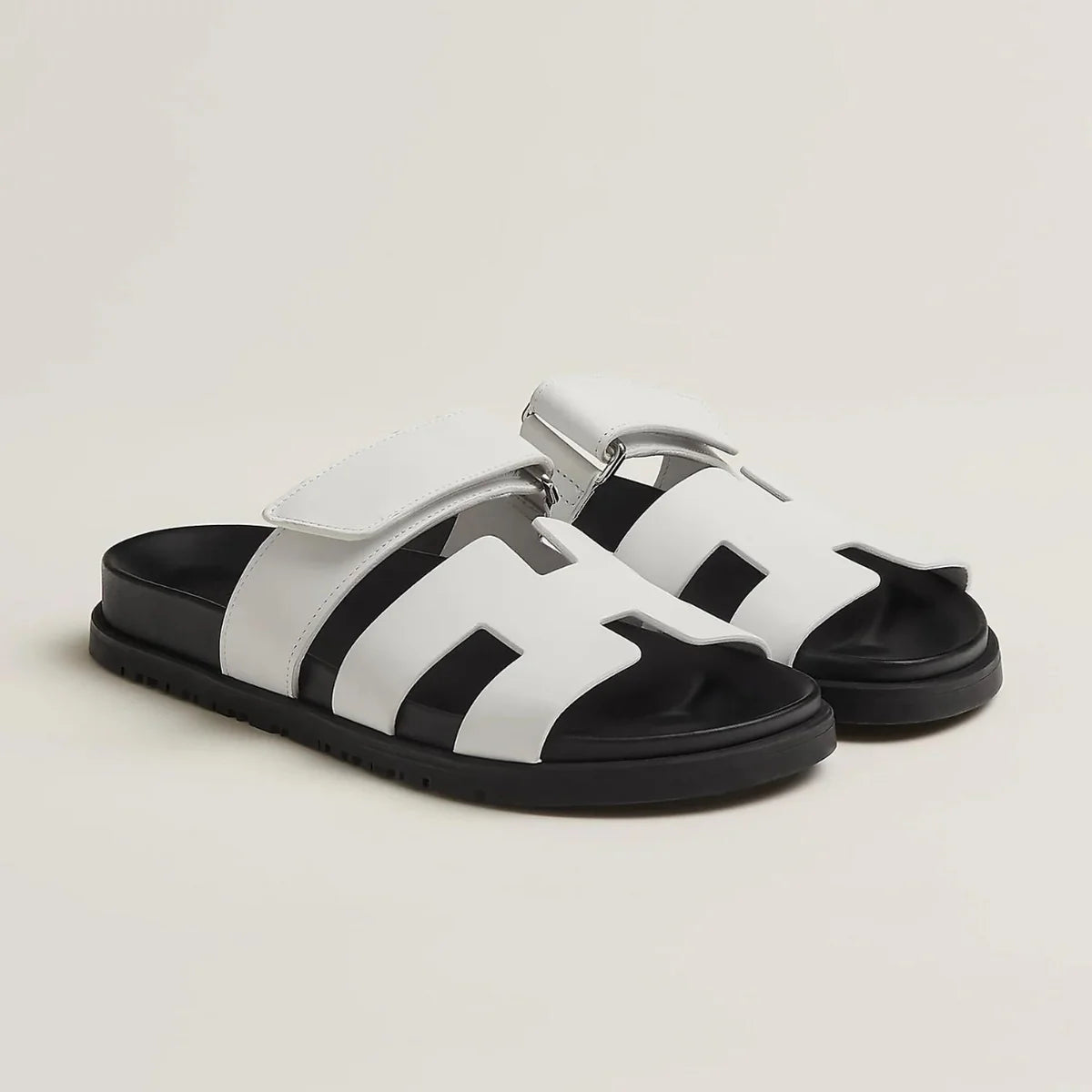 Sanne – Vegan leren slippers met verstelbare band
