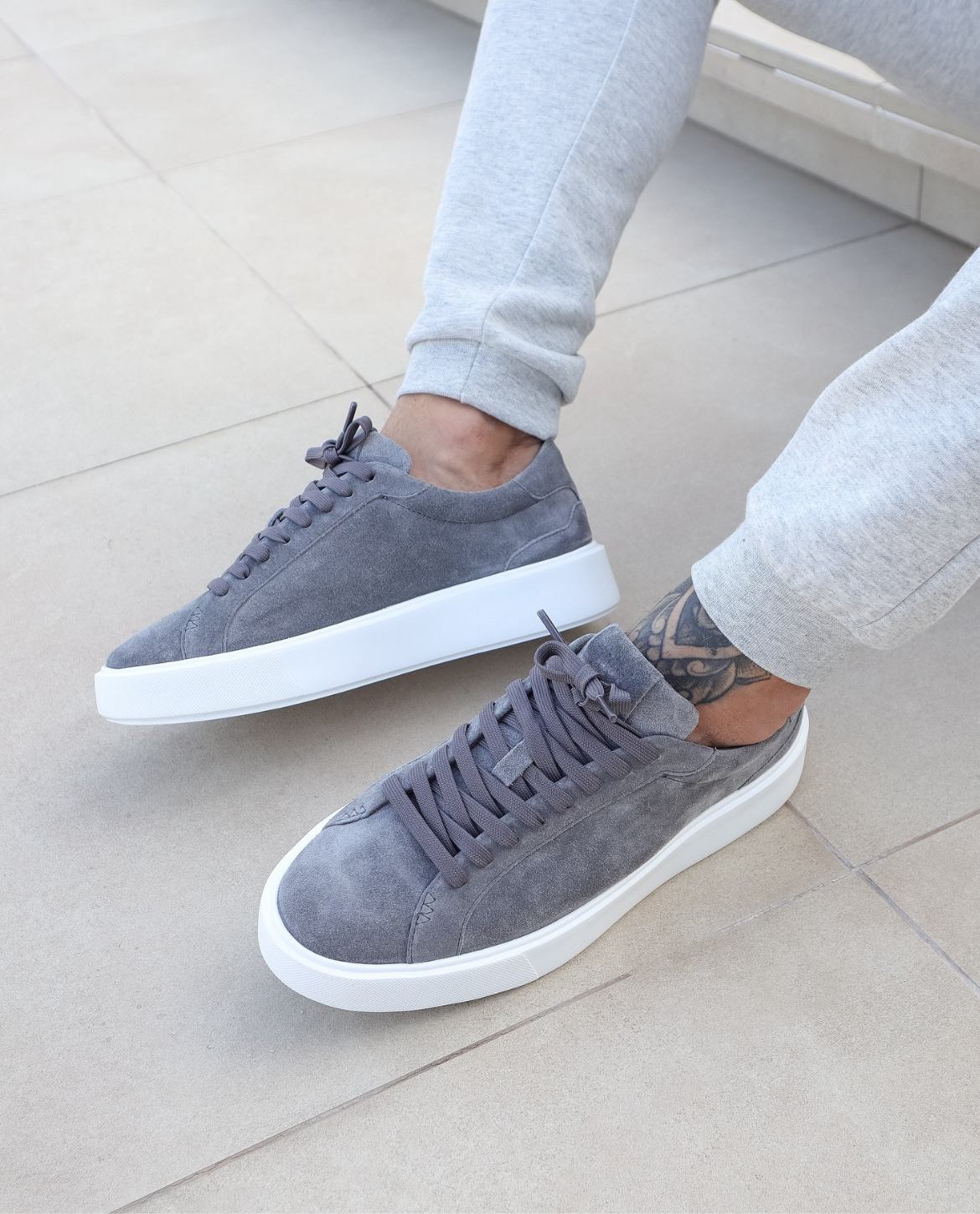 Nera - Suede Sneakers