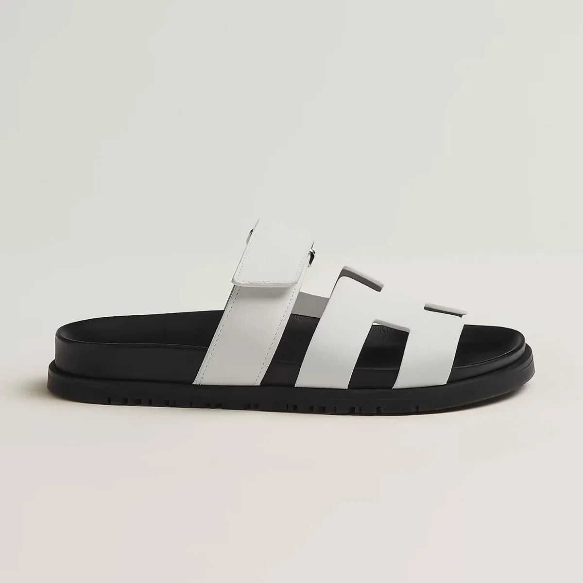 Sanne – Vegan leren slippers met verstelbare band