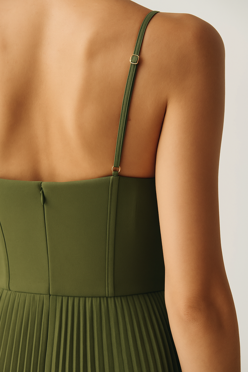 Aveline – Elegante Openback Jurk met Hartvormige Halslijn