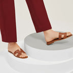 Sophie – Vegan leren slippers met iconische H-vorm