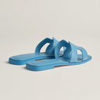 Sophie – Vegan leren slippers met iconische H-vorm